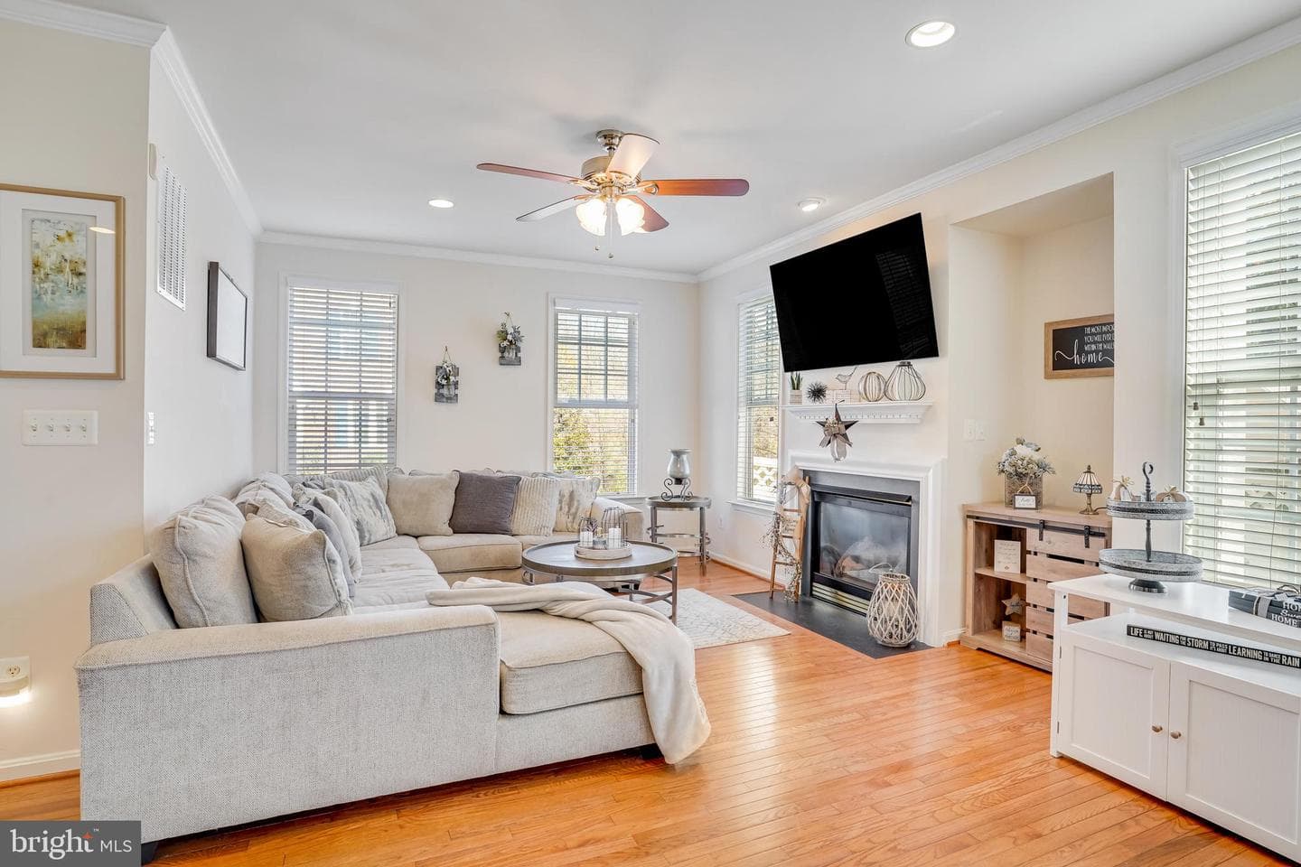 6985 Forepond Court photo 14