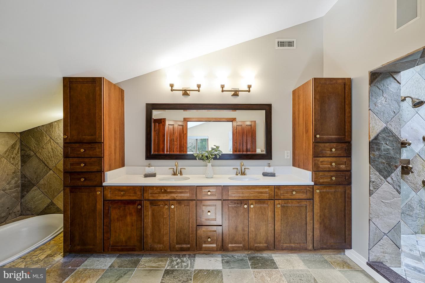 10226 Cedar Pond Drive photo 34