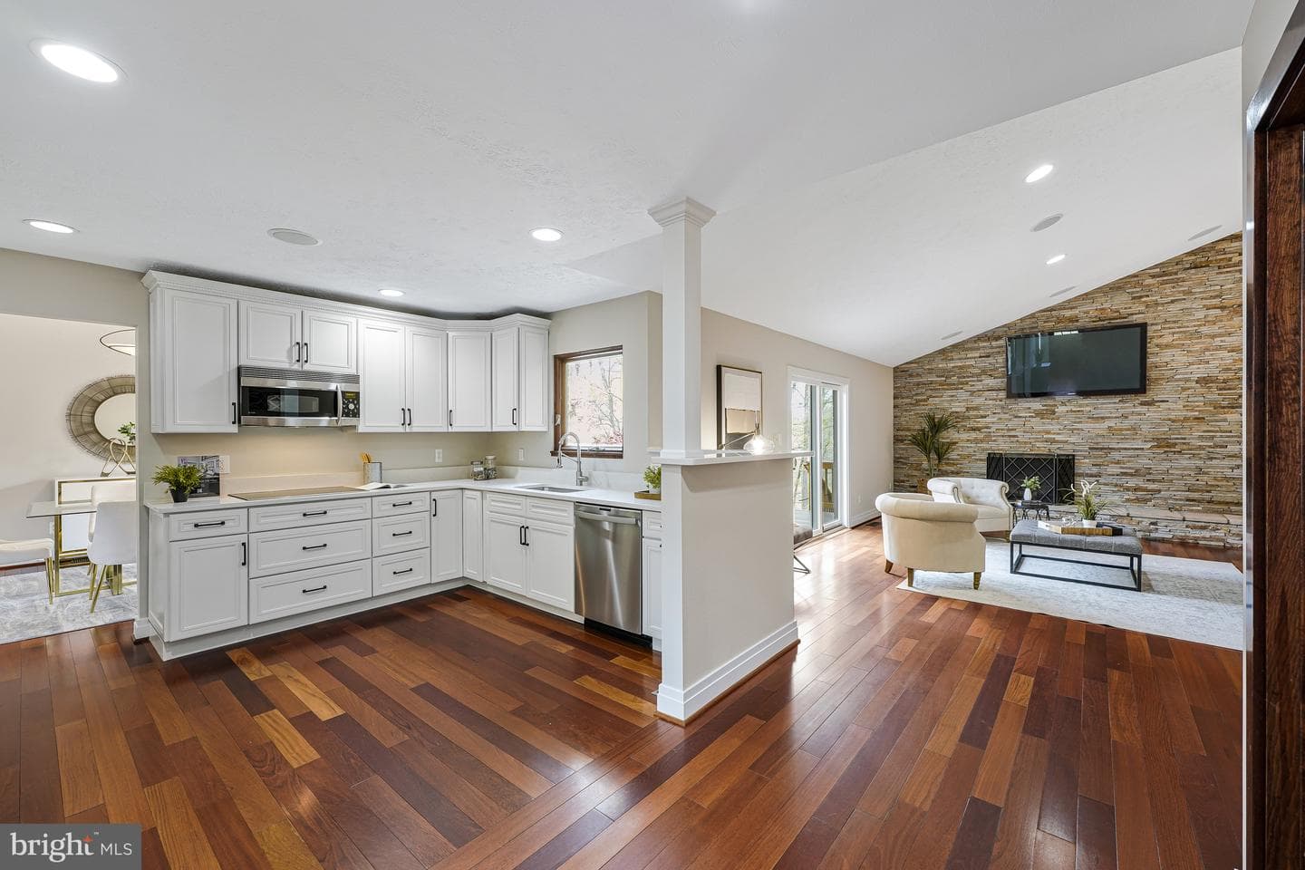 10226 Cedar Pond Drive photo 8