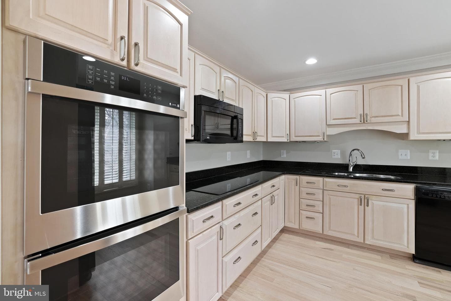 3959 Acorn Ridge Court photo 2