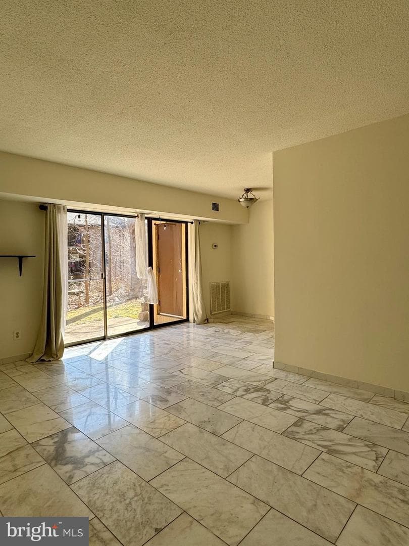 2247 Castle Rock Sq #1b photo 5