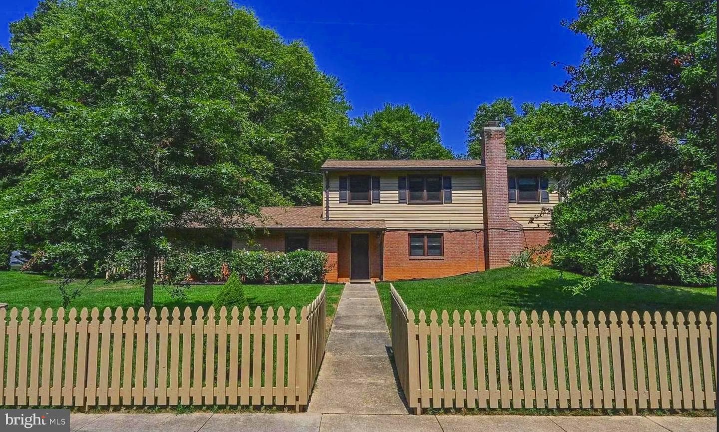 4728 Redfern Court photo 2