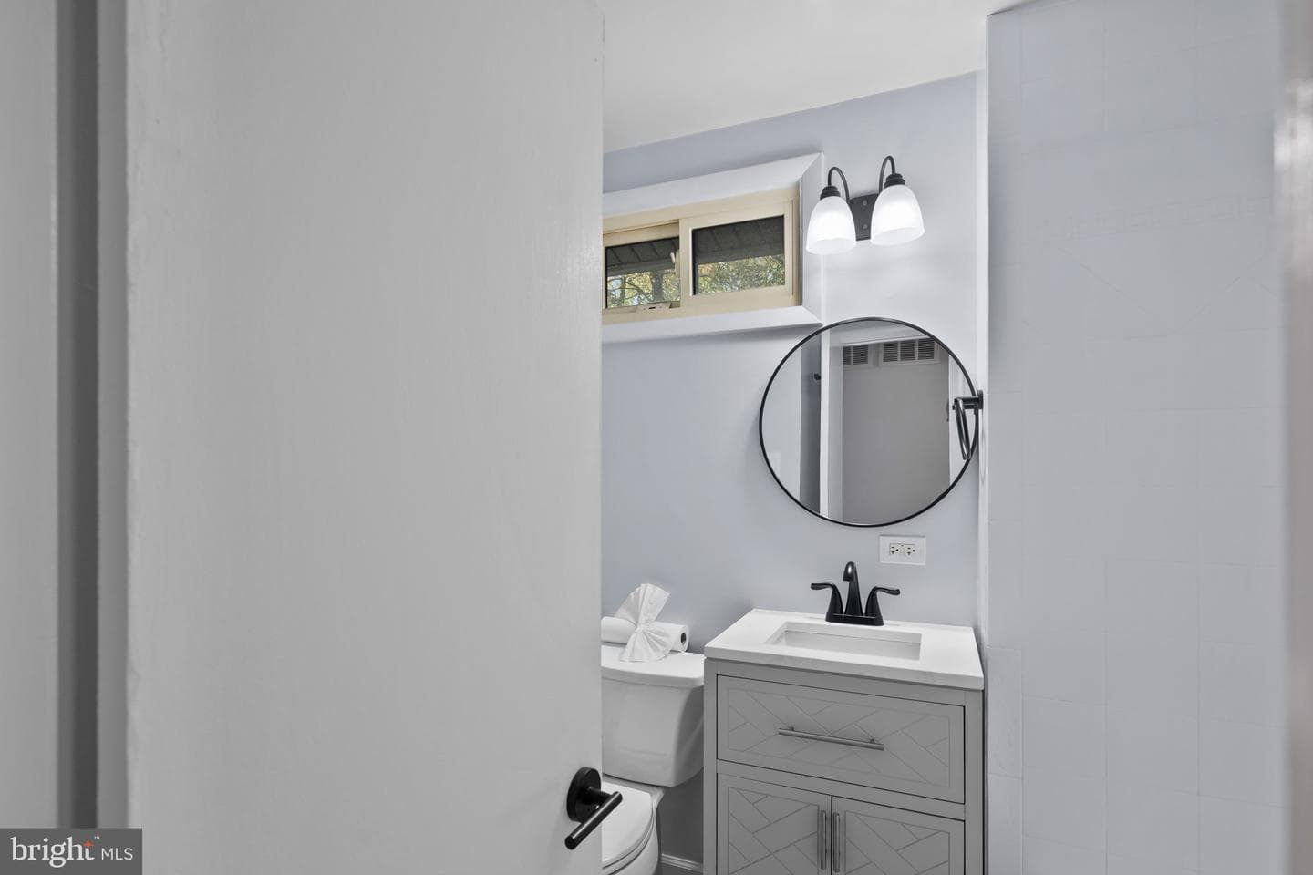 4728 Redfern Court photo 23