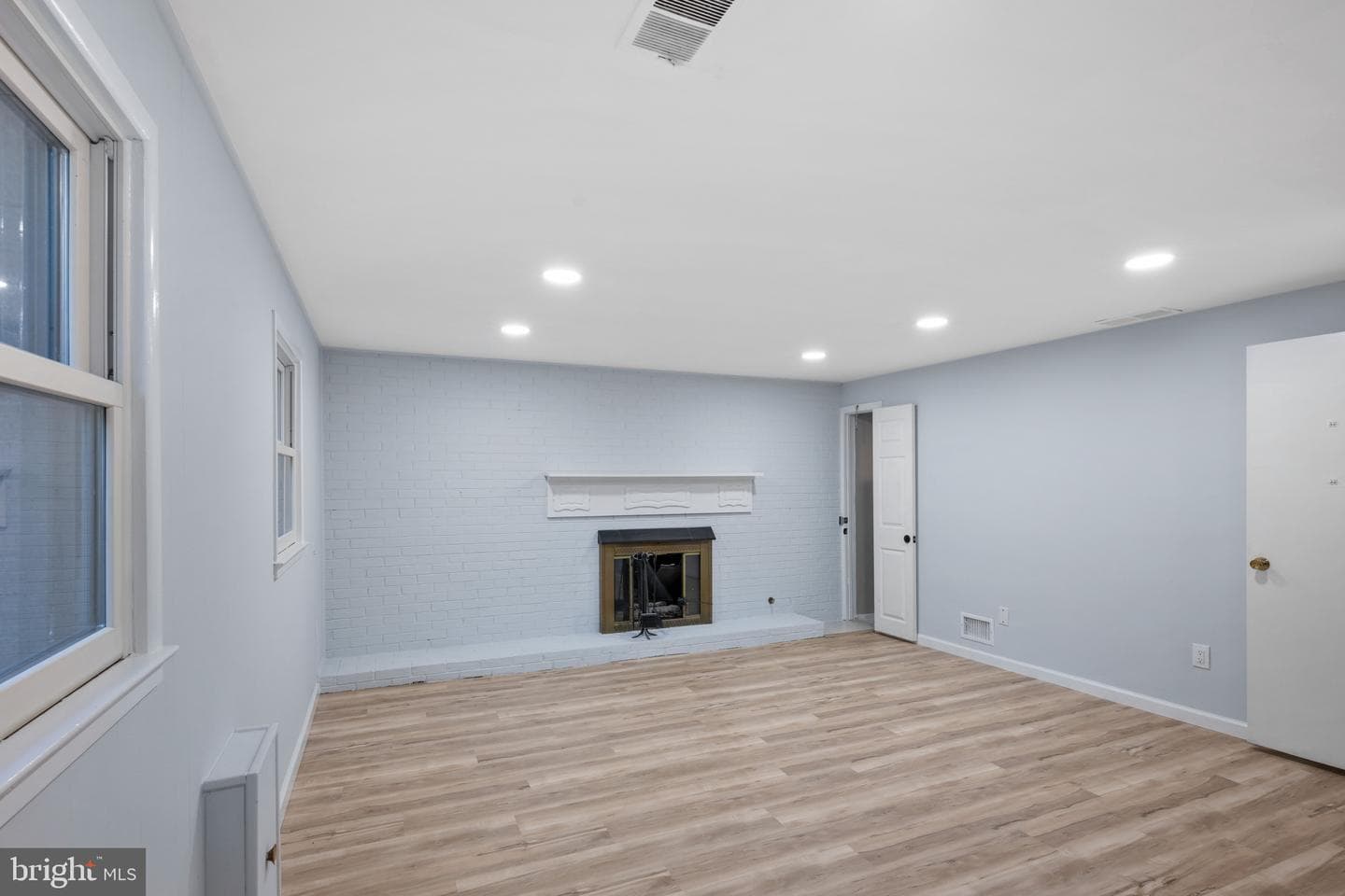 4728 Redfern Court photo 32