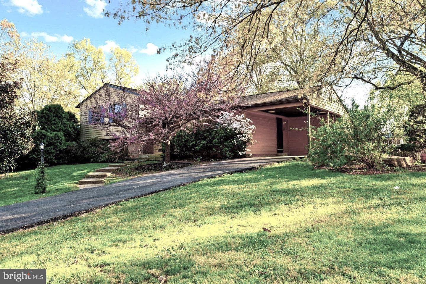4728 Redfern Court photo 4