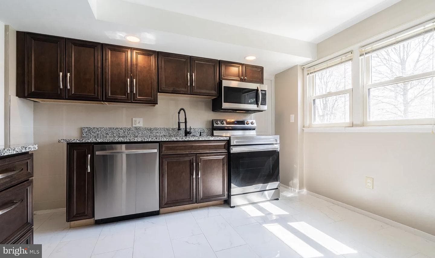4728 Redfern Court photo 41