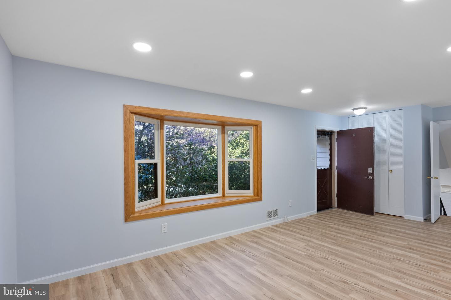 4728 Redfern Court photo 6