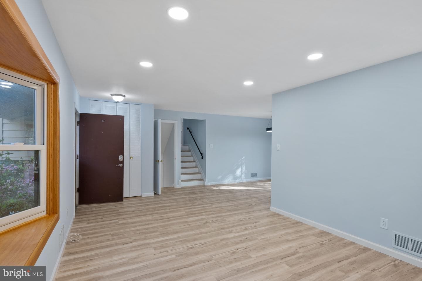 4728 Redfern Court photo 9