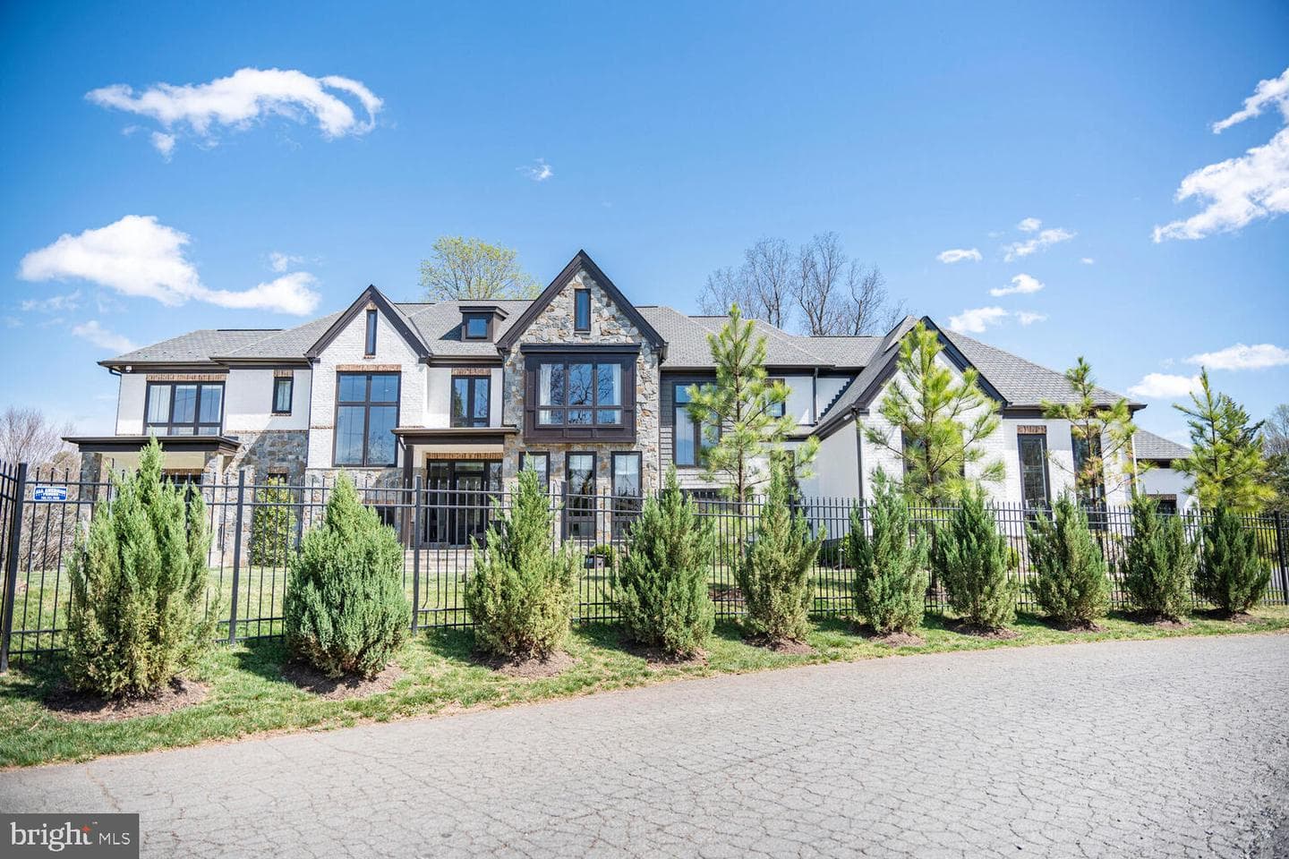 1109 Towlston Road photo 2