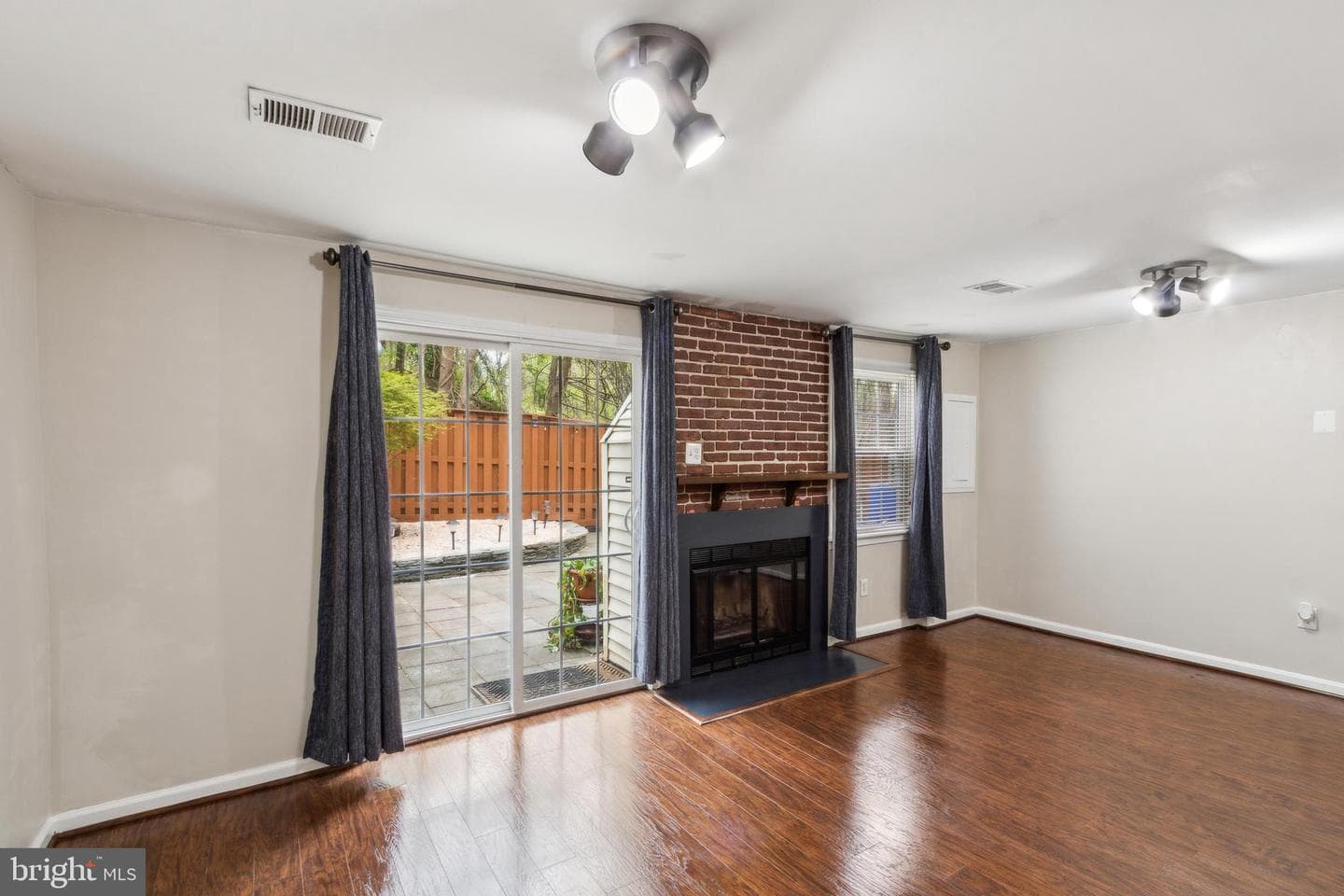 7449 Foxleigh Way photo 21