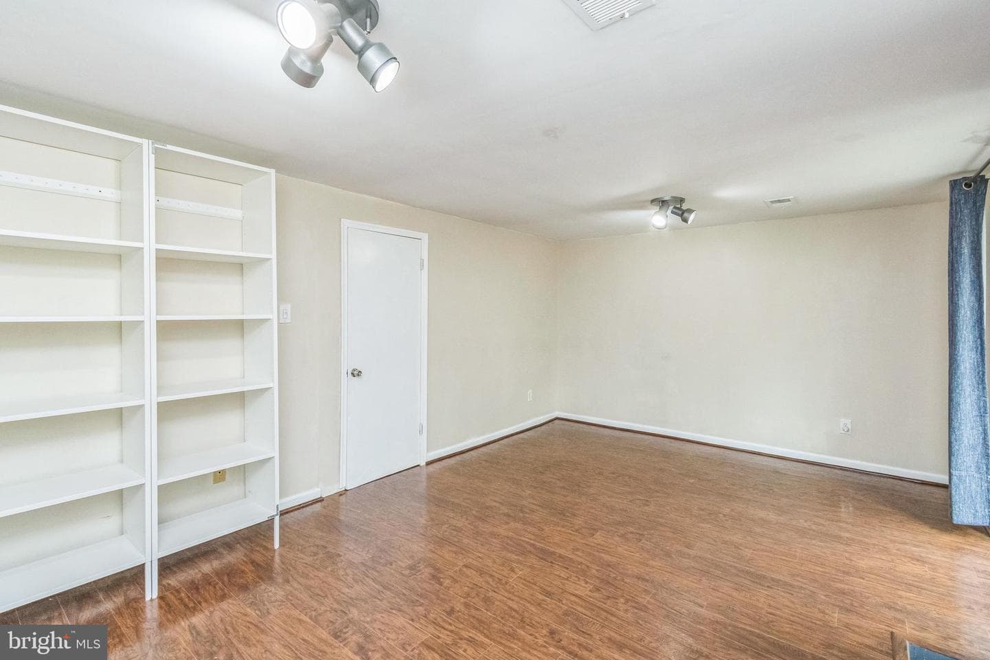 7449 Foxleigh Way photo 22
