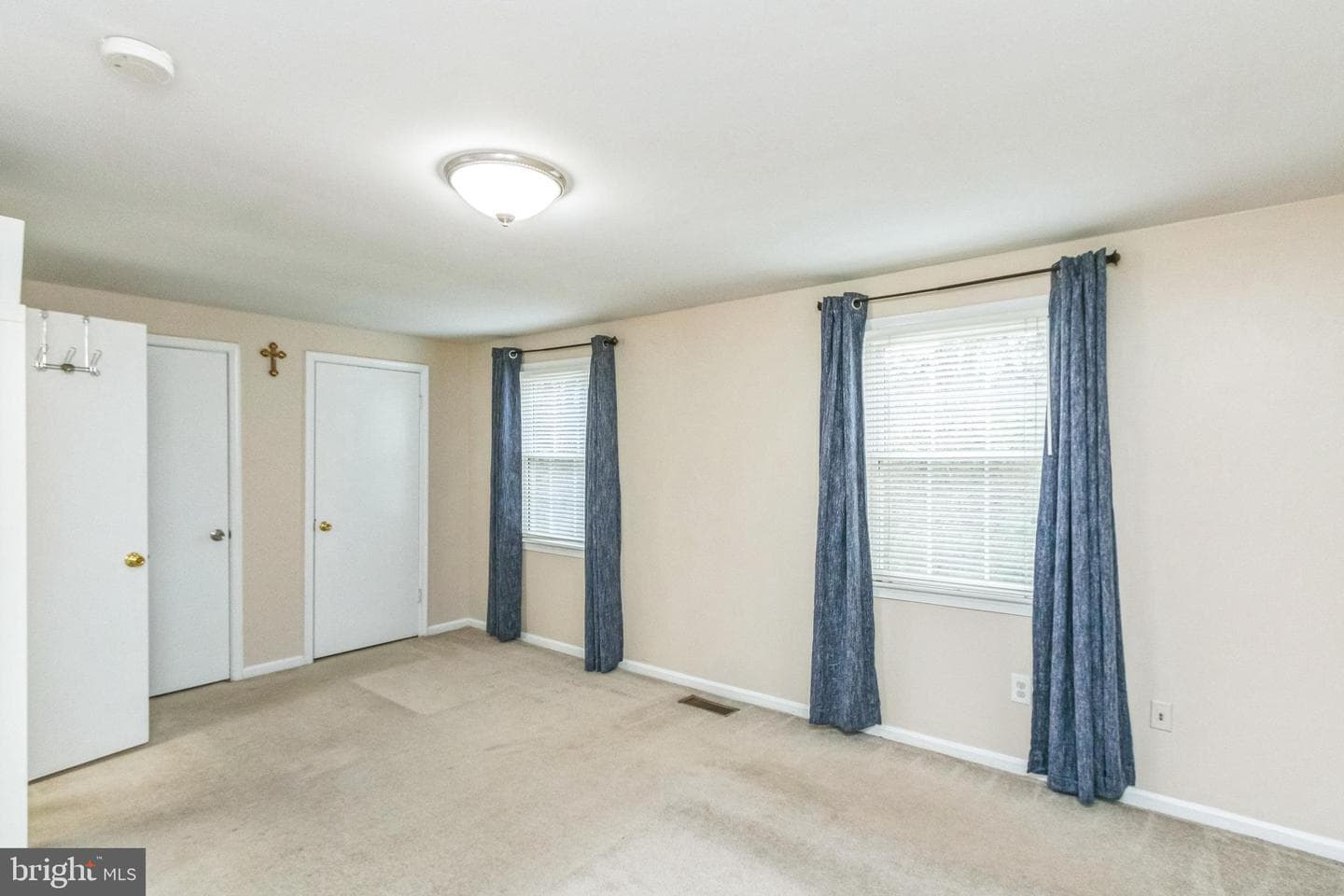 7449 Foxleigh Way photo 24
