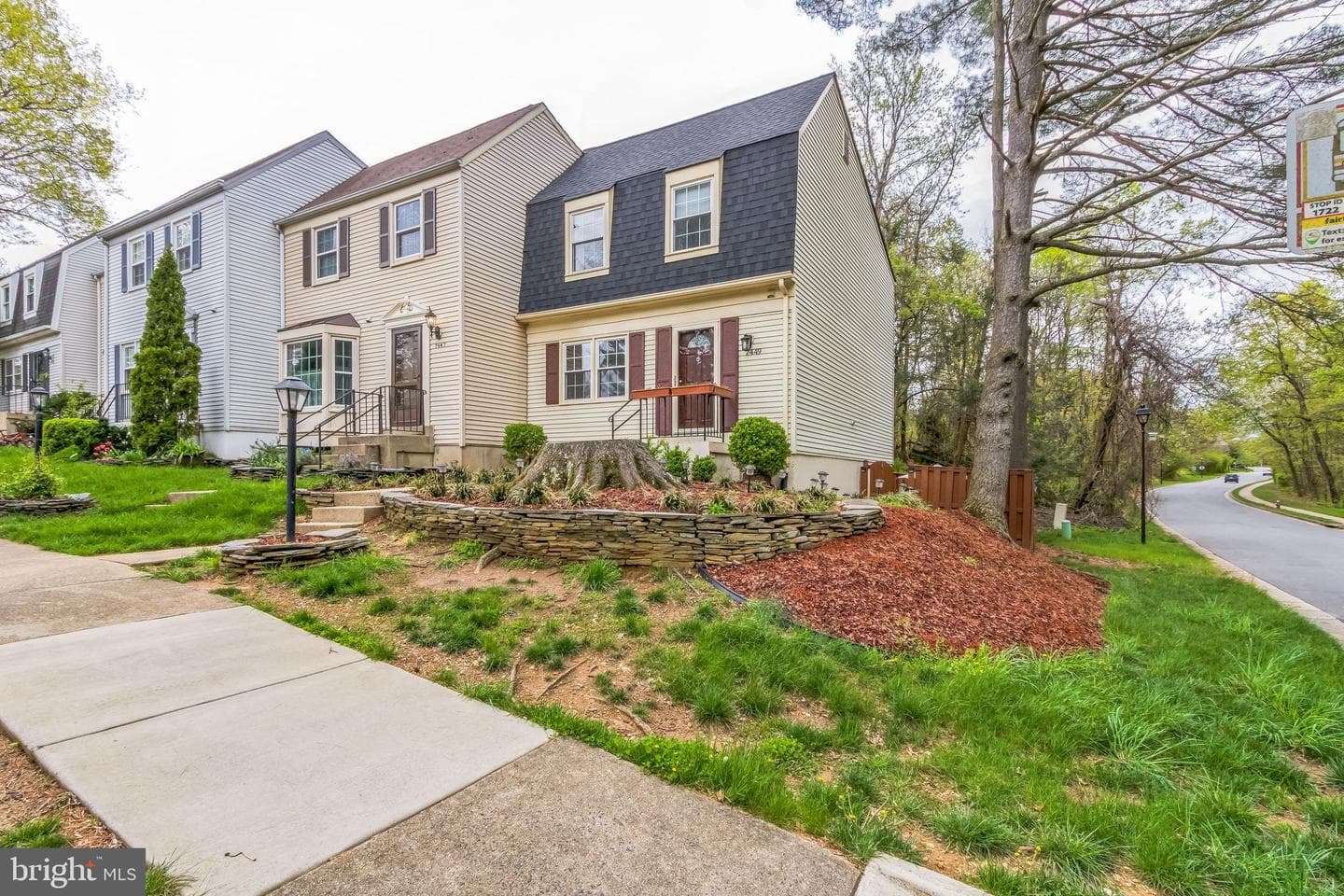 7449 Foxleigh Way photo 3