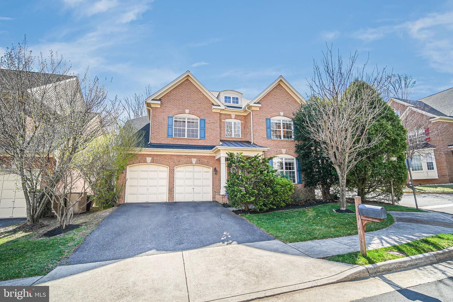 2185 Sandburg Street photo 2