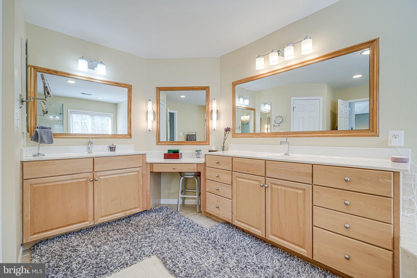 2185 Sandburg Street photo 30