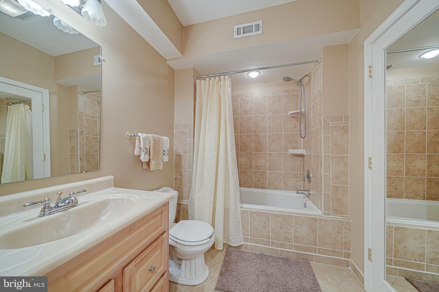 2185 Sandburg Street photo 48