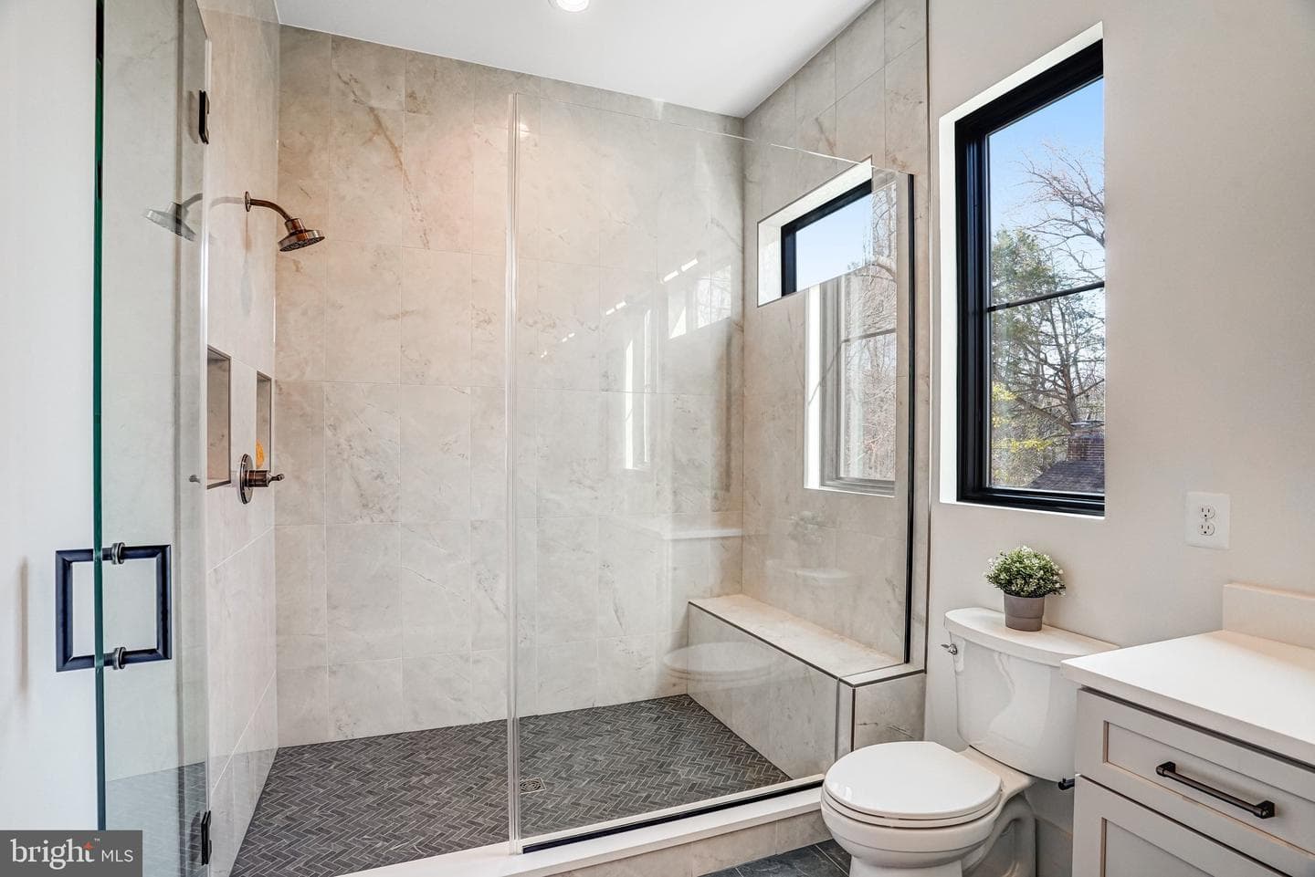 3946 N Dumbarton Street photo 33