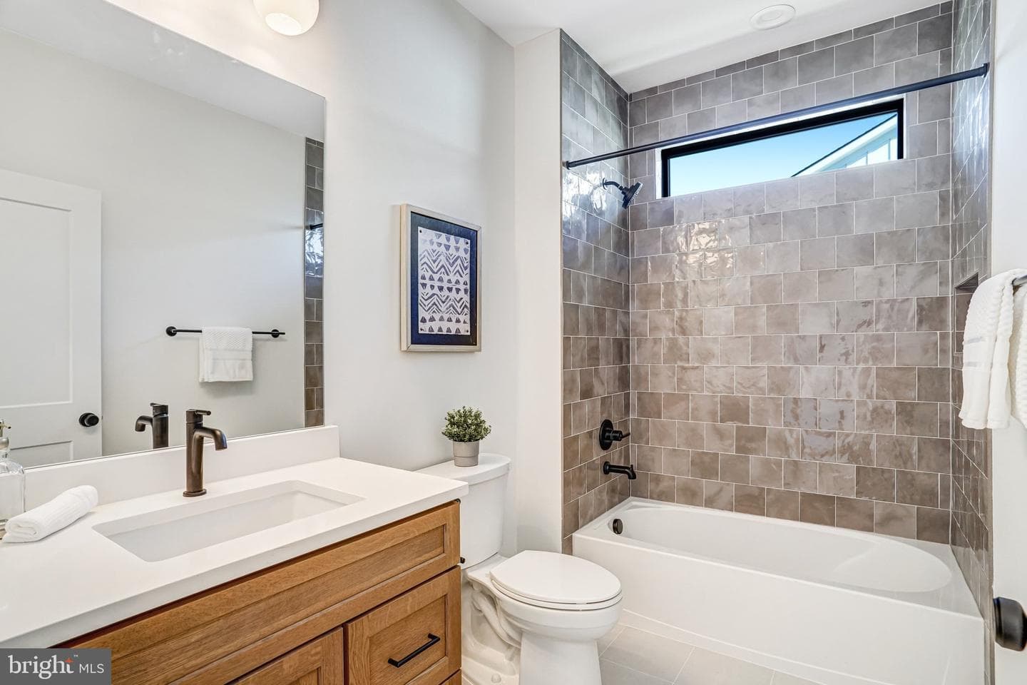 3946 N Dumbarton Street photo 55