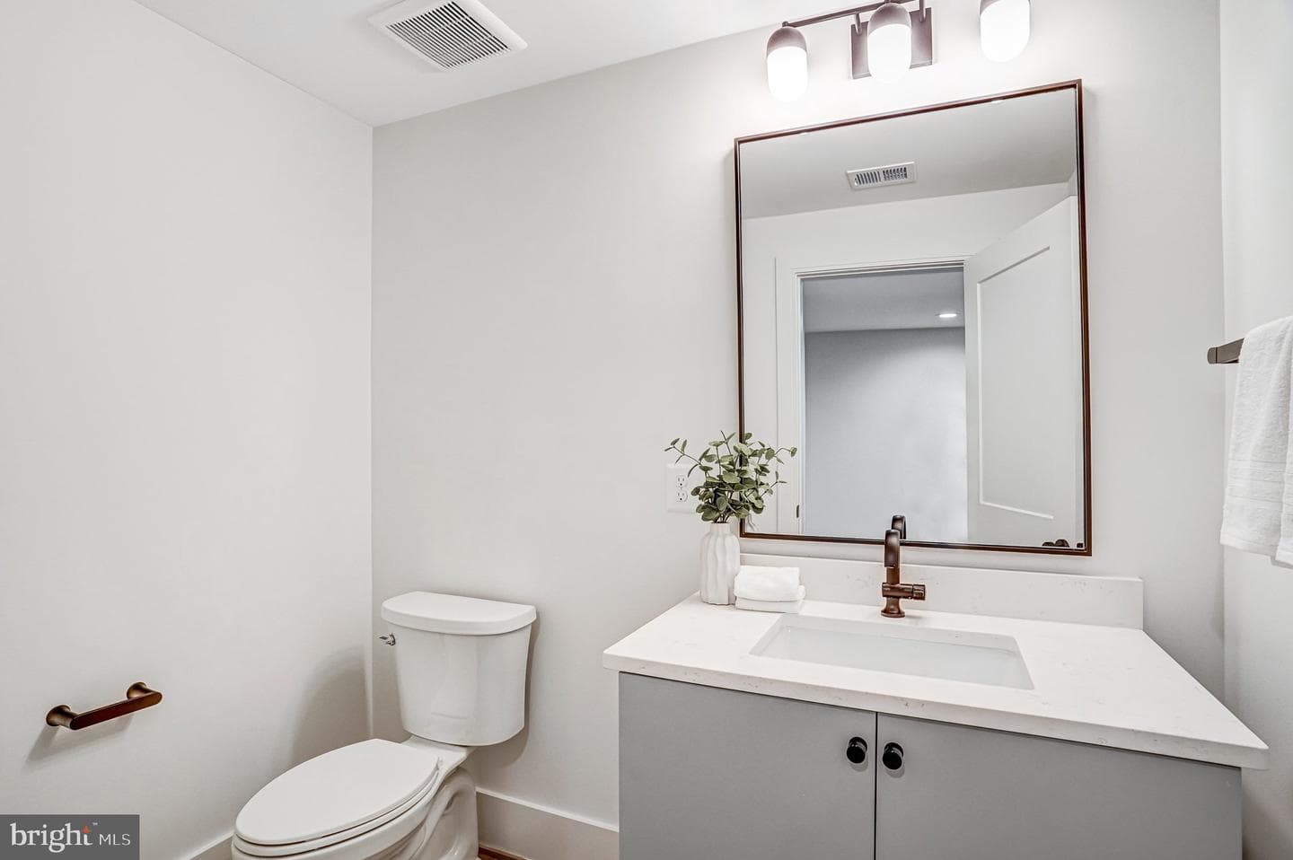 3946 N Dumbarton Street photo 61