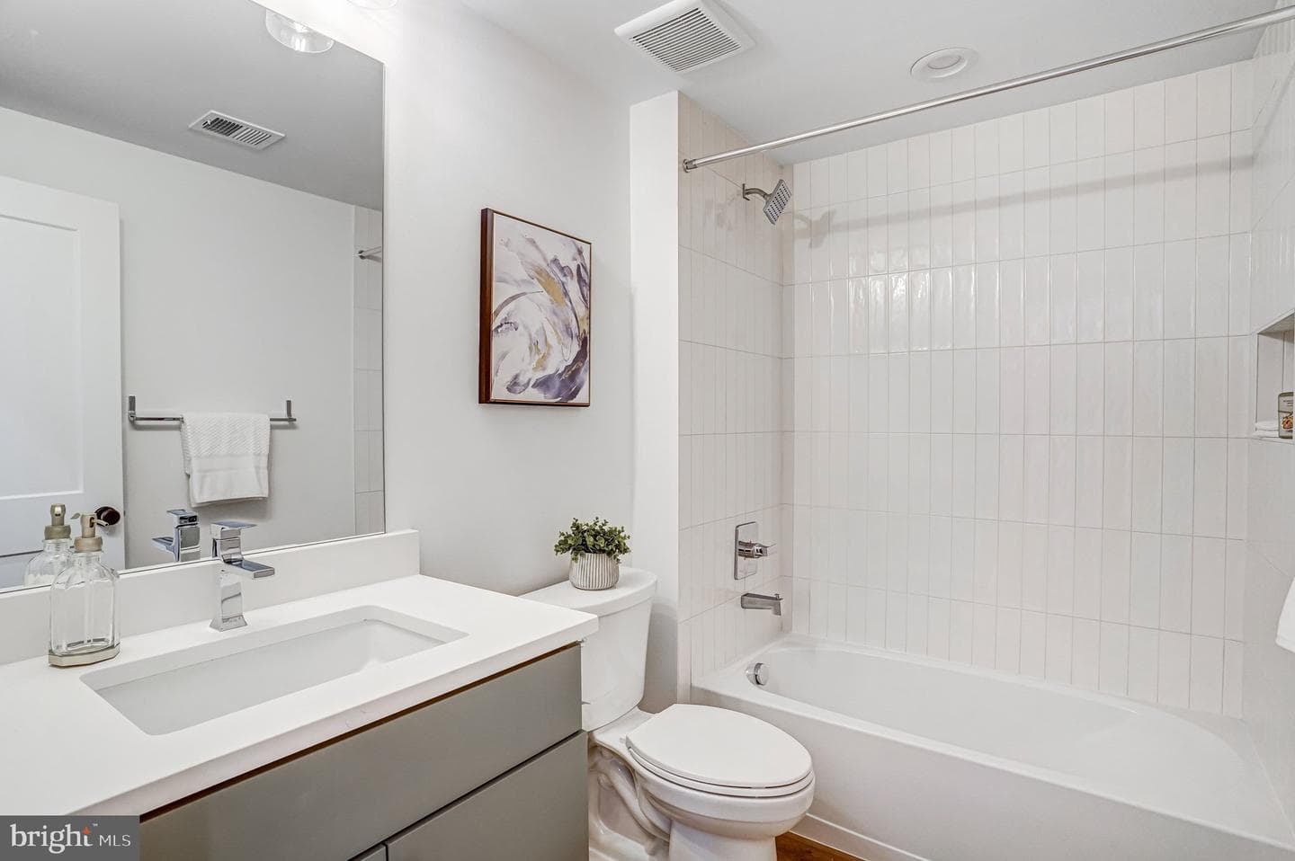 3946 N Dumbarton Street photo 65