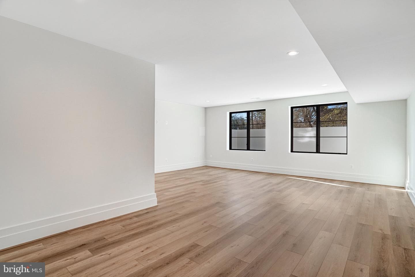 3946 N Dumbarton Street photo 66