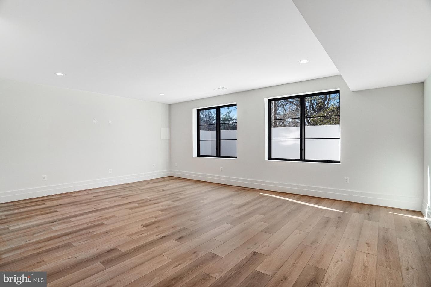 3946 N Dumbarton Street photo 68