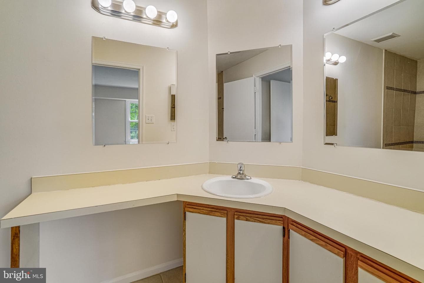 6908-J Victoria Drive #j photo 21