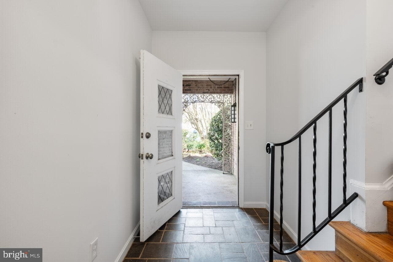 7508 Milway Drive photo 5