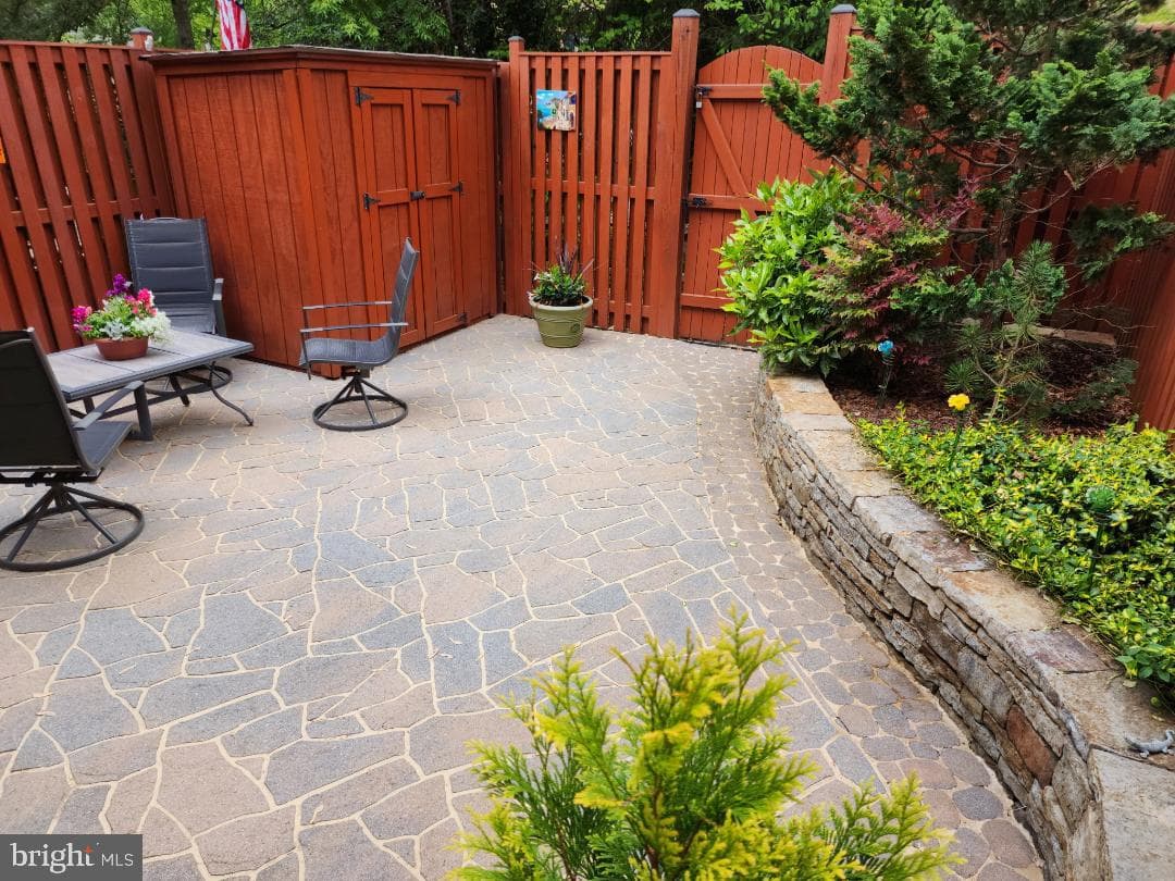 2423 Alsop Court photo 32
