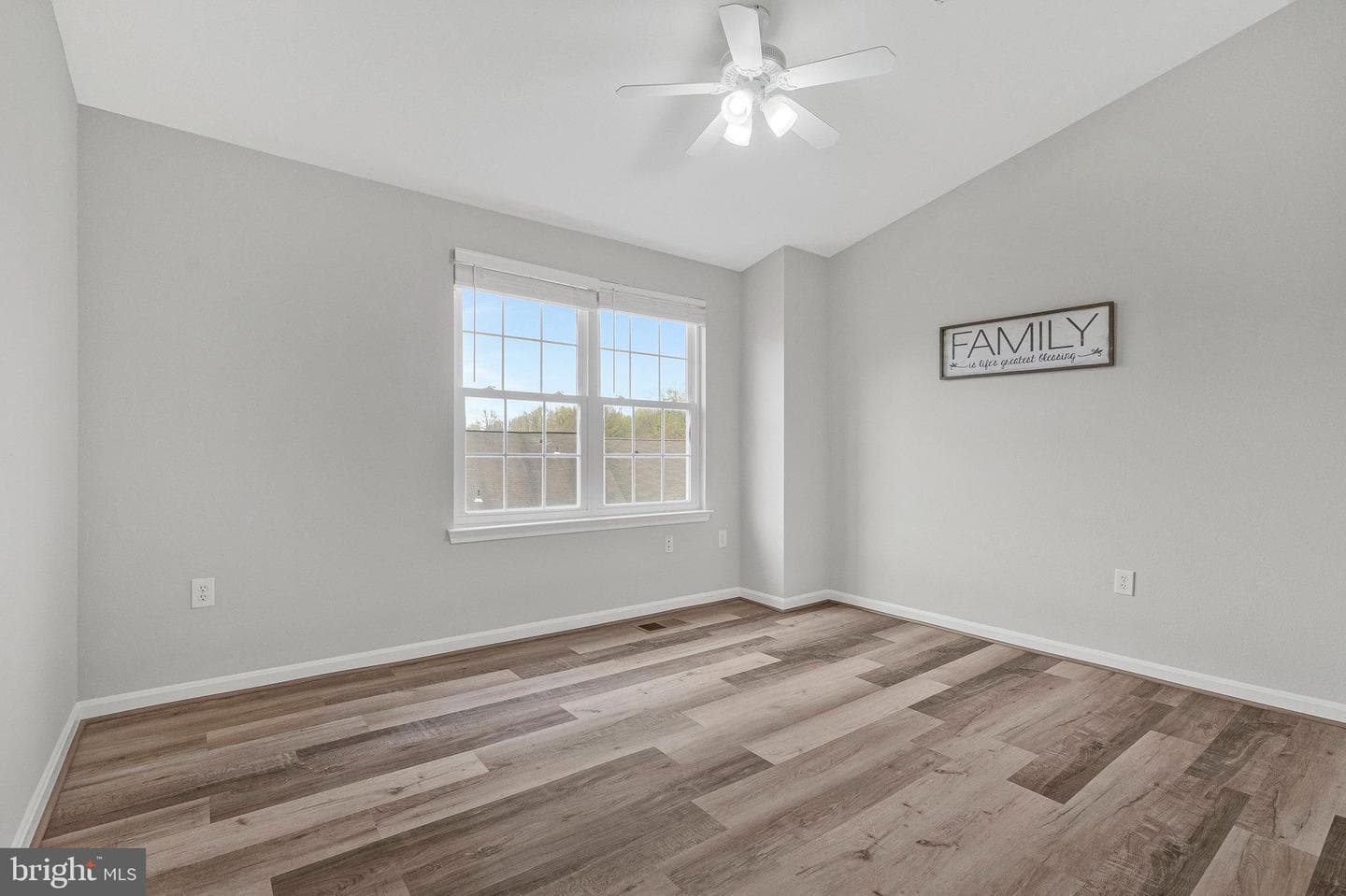 4604 Superior Square photo 19