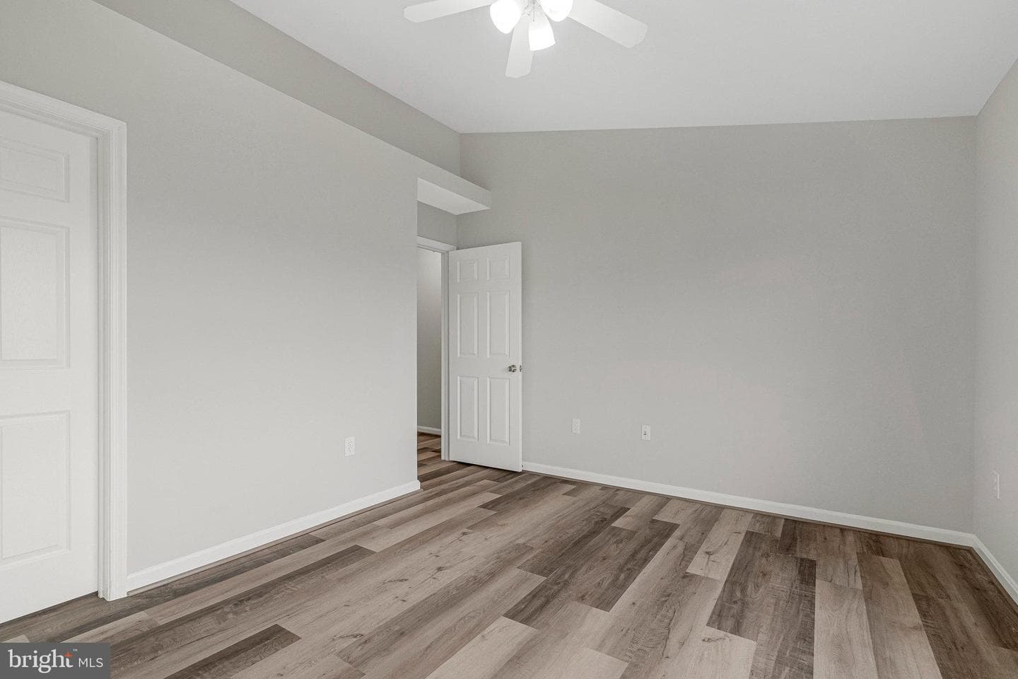 4604 Superior Square photo 20