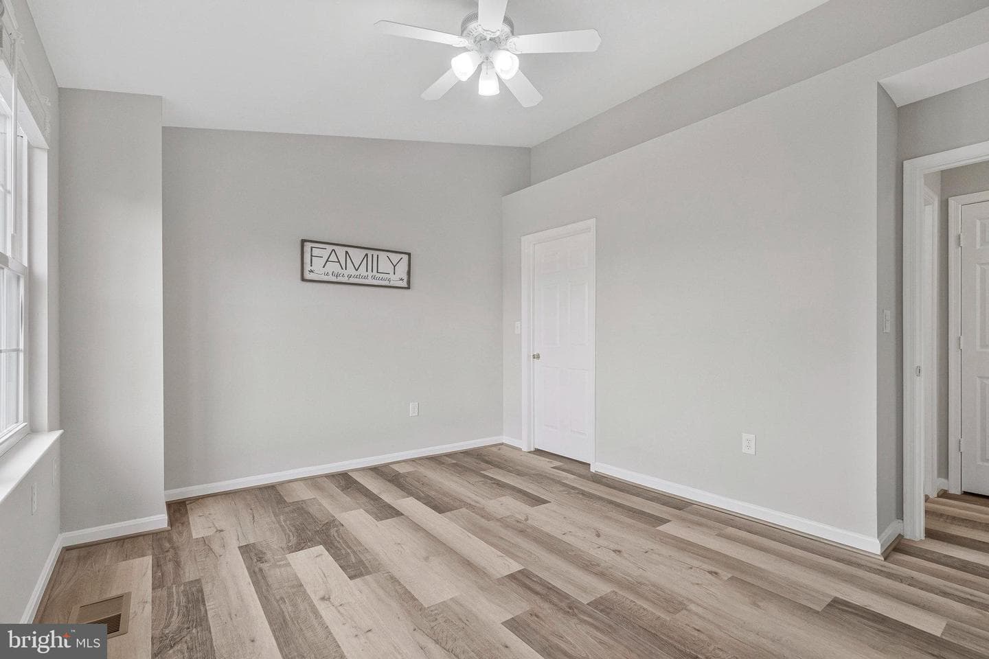 4604 Superior Square photo 21
