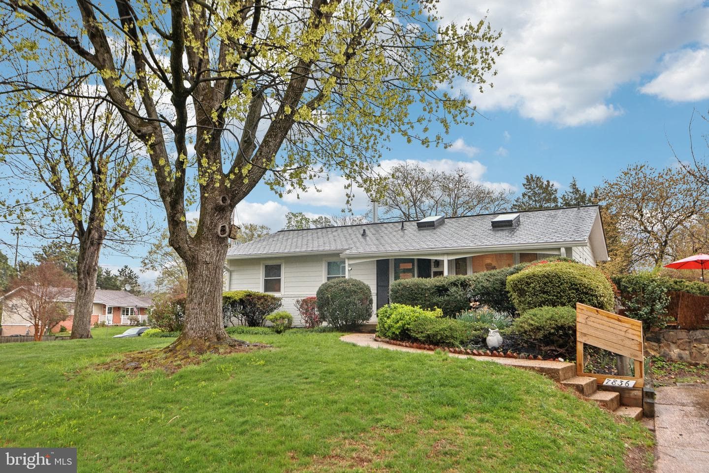 7836 Heritage Drive photo 2