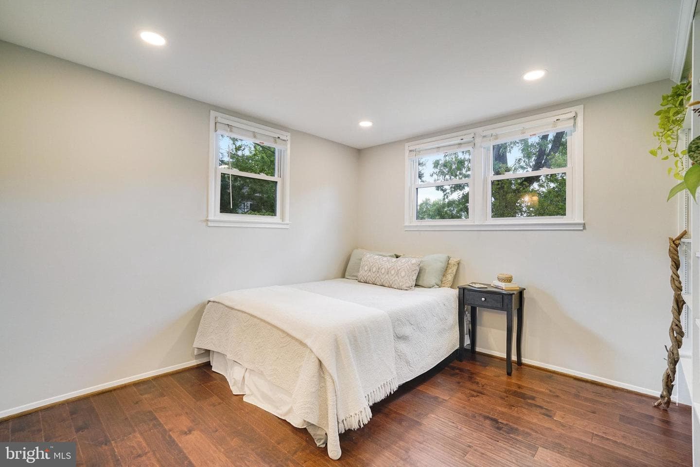 4705 Exeter Street photo 45