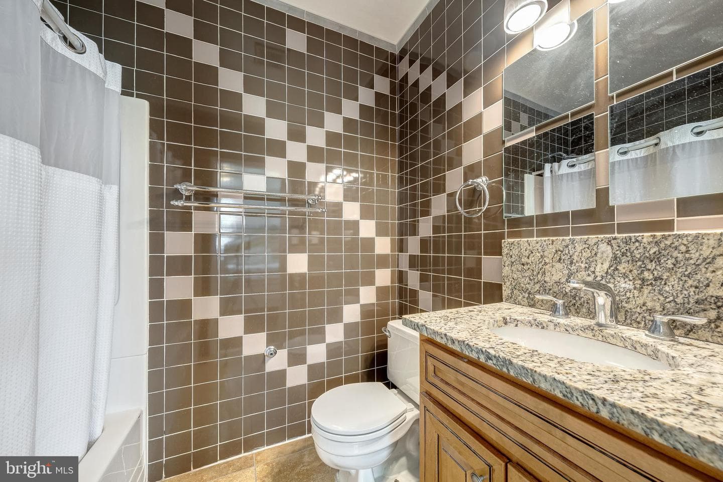 2231 Williams Avenue photo 17