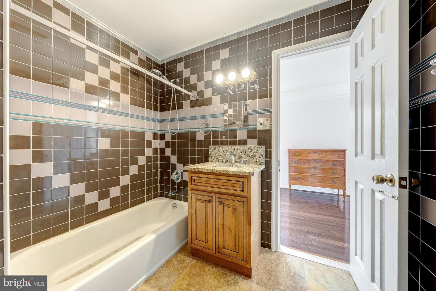 2231 Williams Avenue photo 20