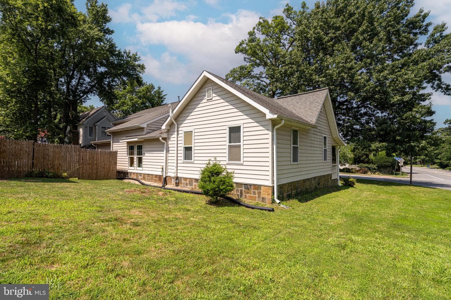 2231 Williams Avenue photo 27