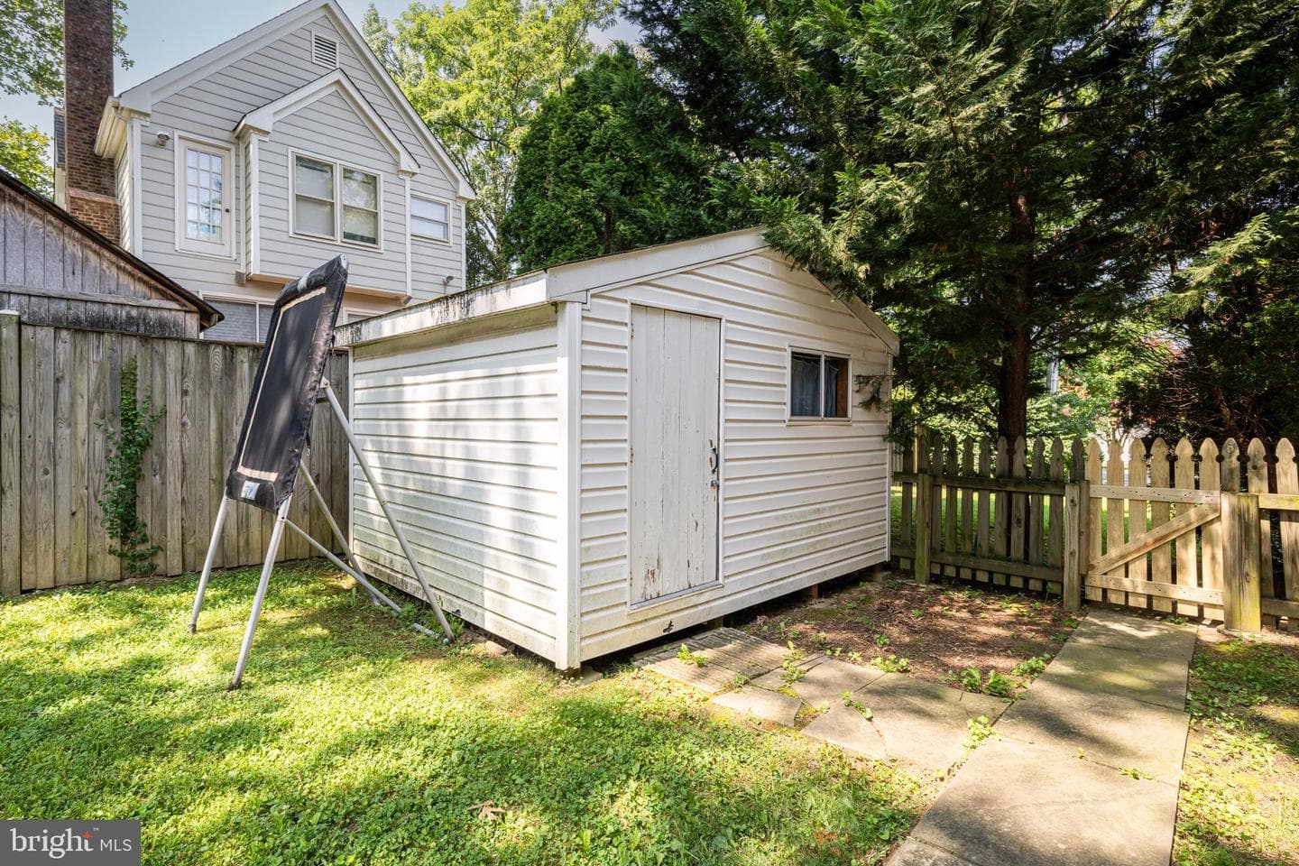 2231 Williams Avenue photo 29