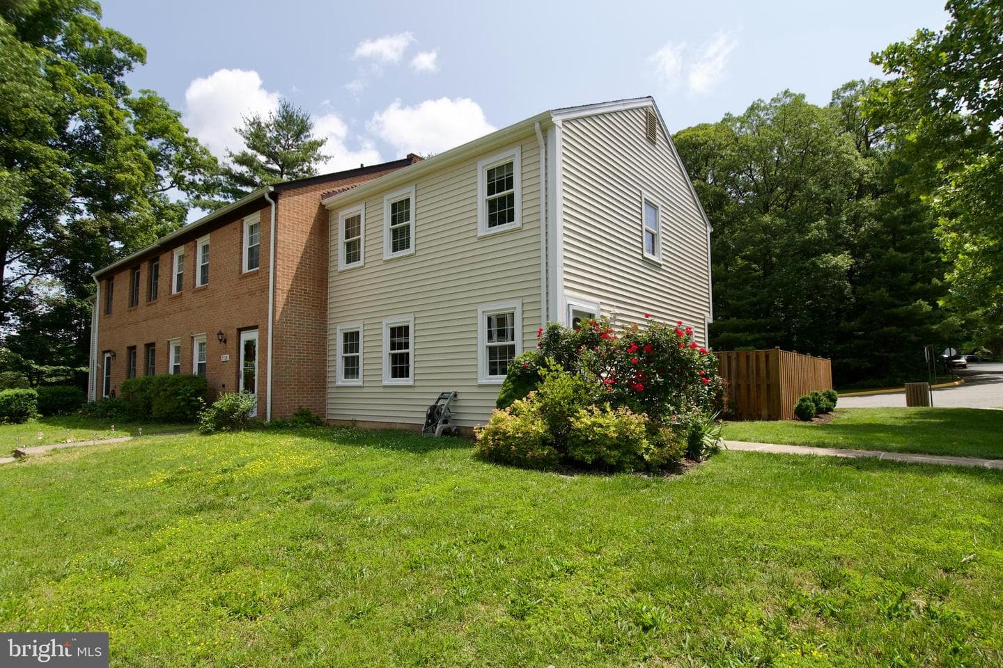 7726 Matisse Way photo 3