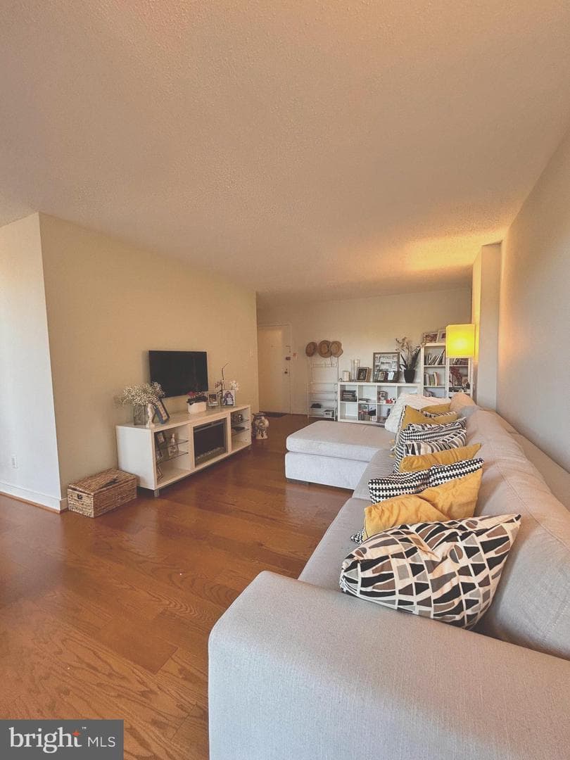 2300 Pimmit Drive #601 photo 2