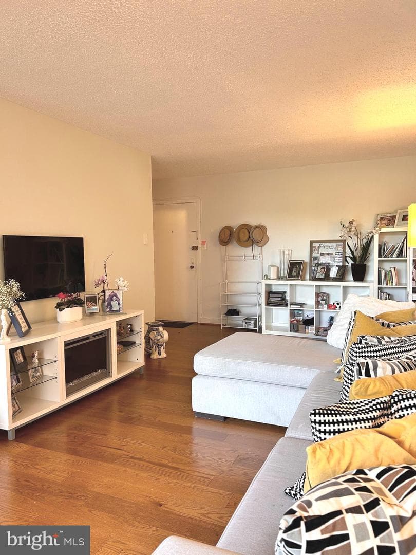 2300 Pimmit Drive #601 photo 4