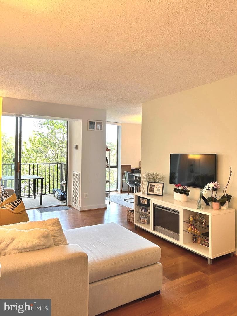 2300 Pimmit Drive #601 photo 7