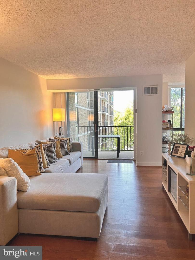 2300 Pimmit Drive #601 photo 8