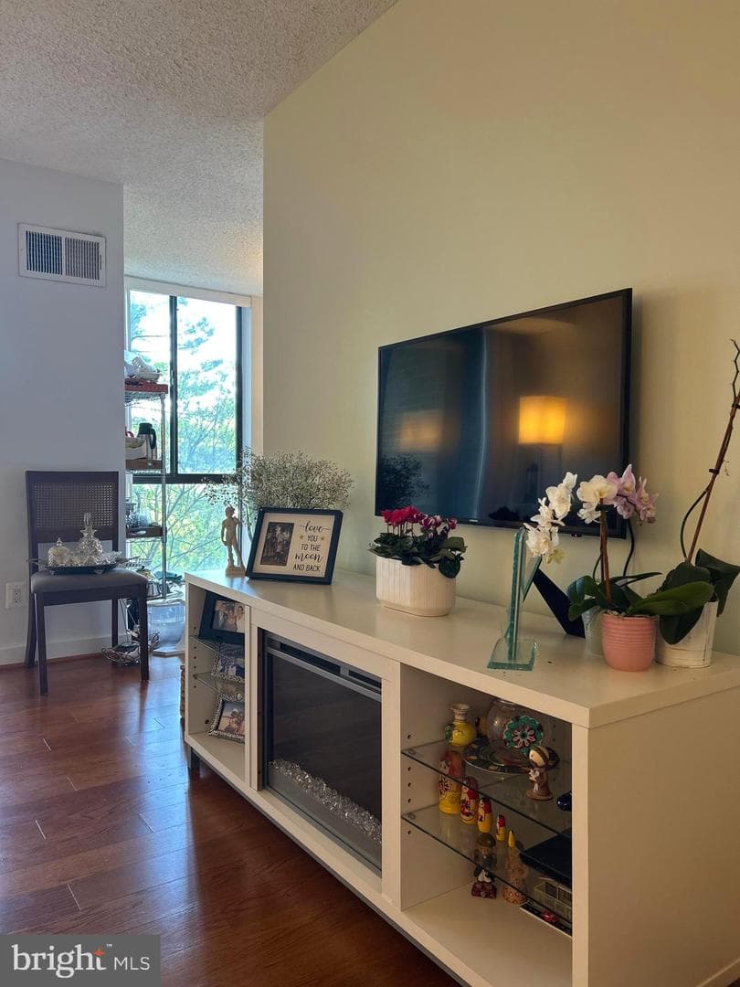 2300 Pimmit Drive #601 photo 9