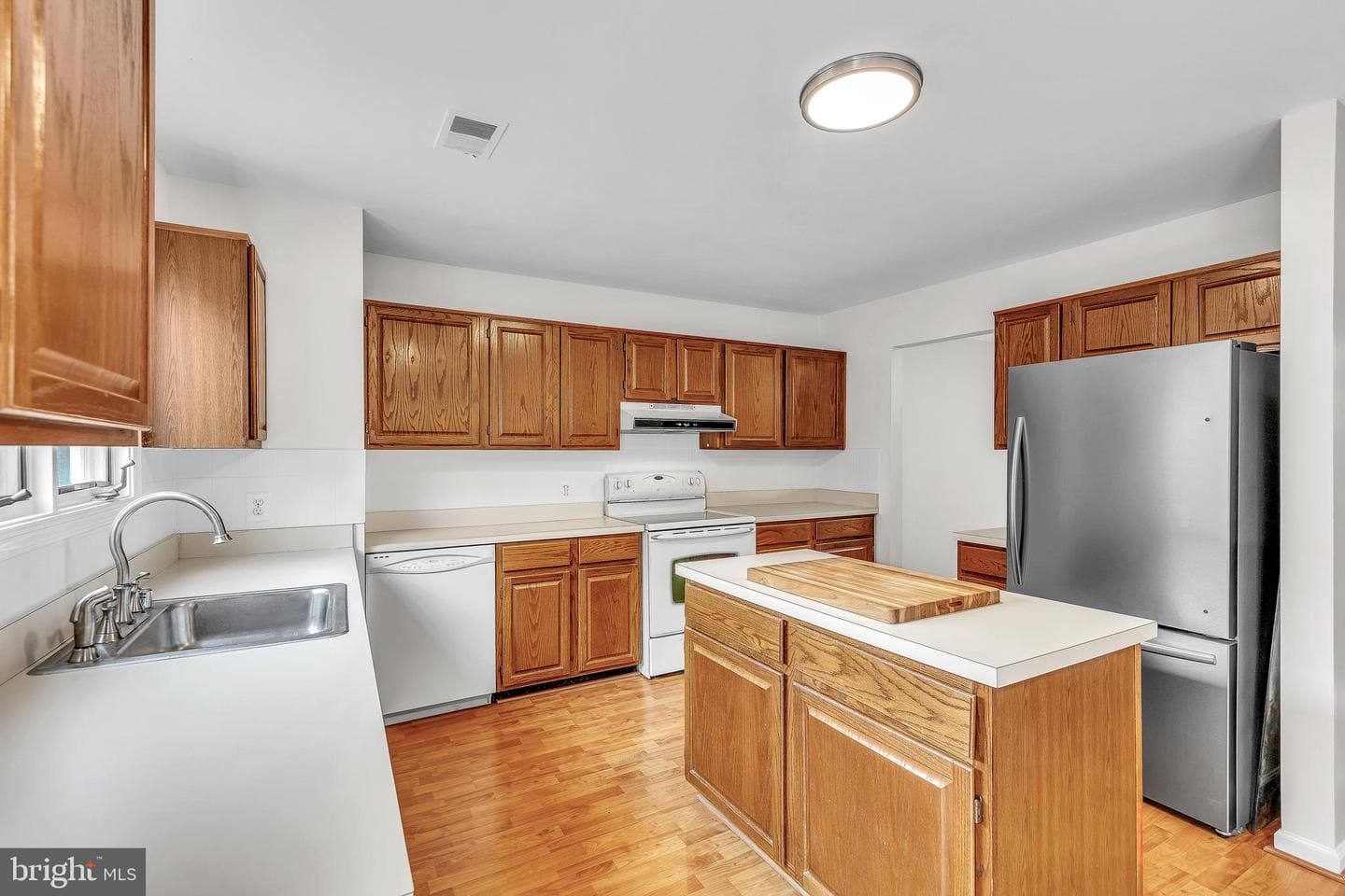 14556 Woodgate Manor Place photo 9