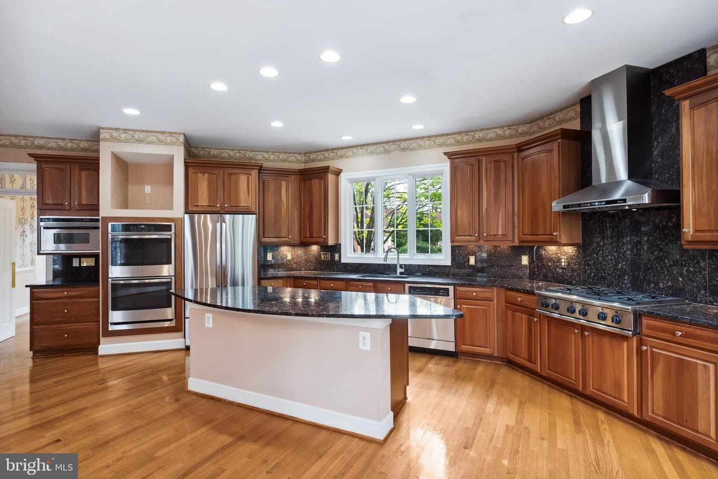1546 Wellingham Court photo 27