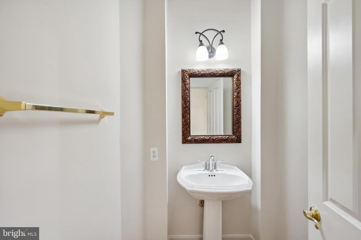 1546 Wellingham Court photo 35