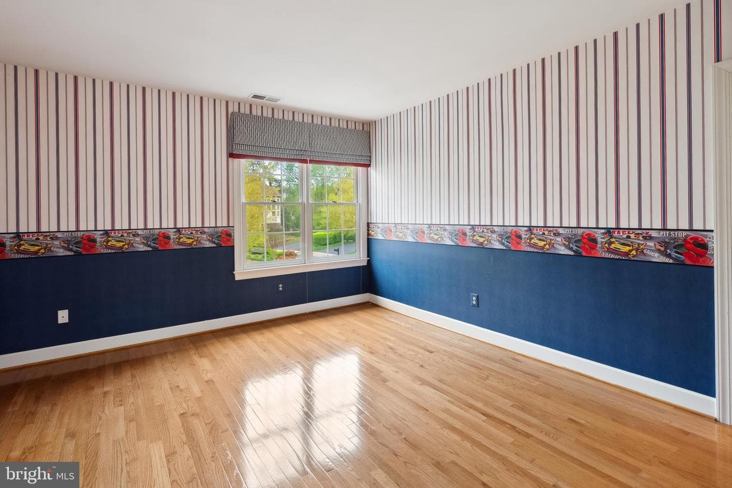 1546 Wellingham Court photo 41
