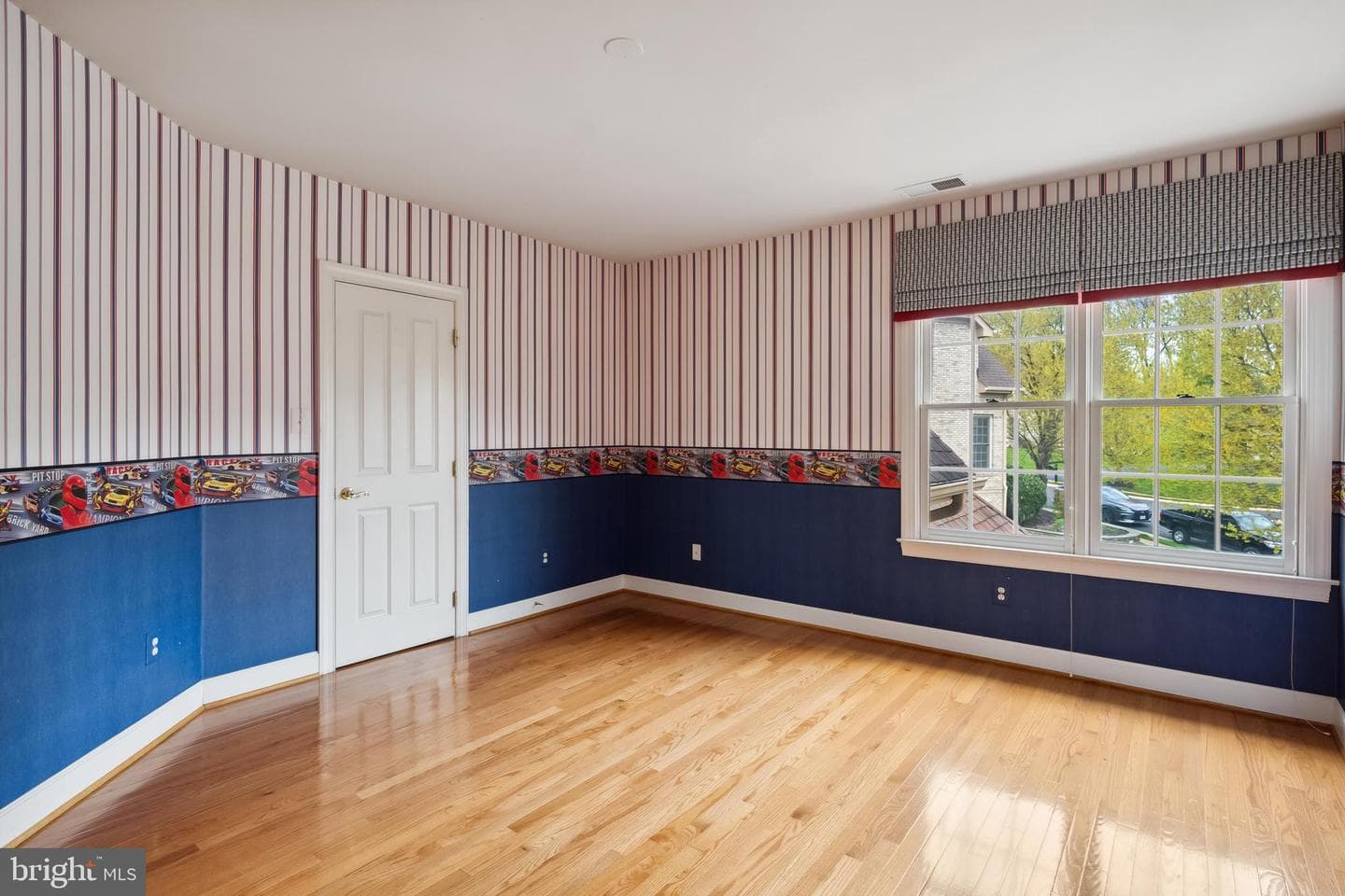 1546 Wellingham Court photo 42