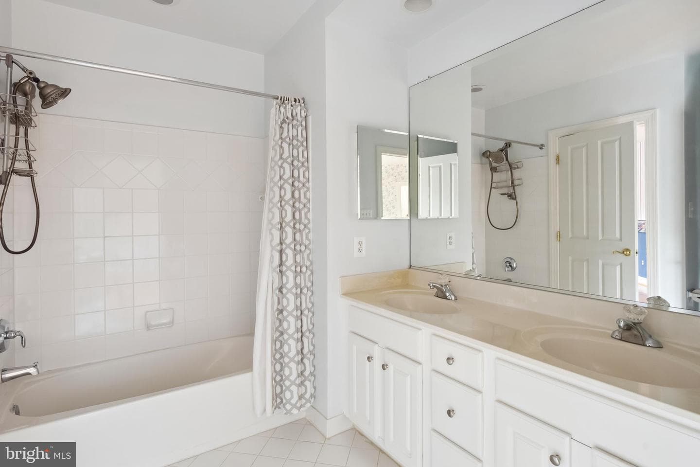 1546 Wellingham Court photo 43